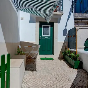 Appartement Cosy By The Flea Market And Tram 28, Lissabon